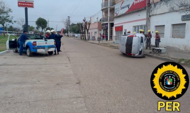 Accidente en Boulevard Villaguay: vehículo impacta contra tablero de Telecom