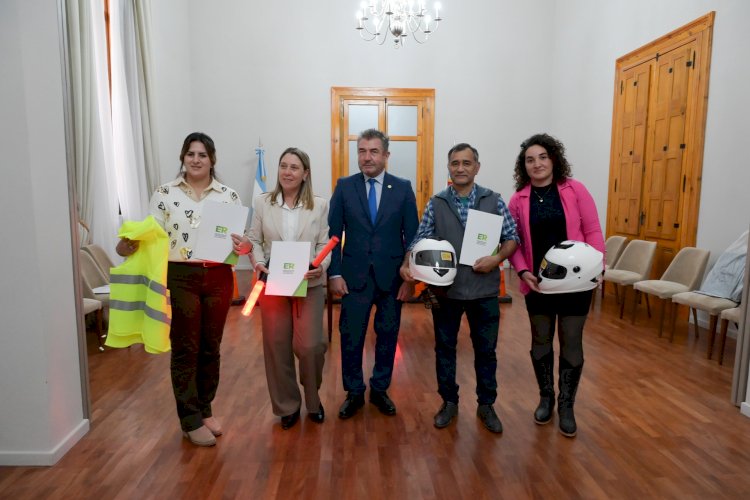La provincia entregó herramientas de seguridad vial a municipios y comunas