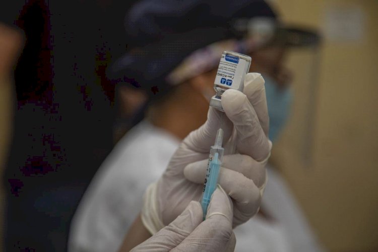 Profesionales aconsejan vacunarse nuevamente contra Covid-19 para evitar nuevos contagios