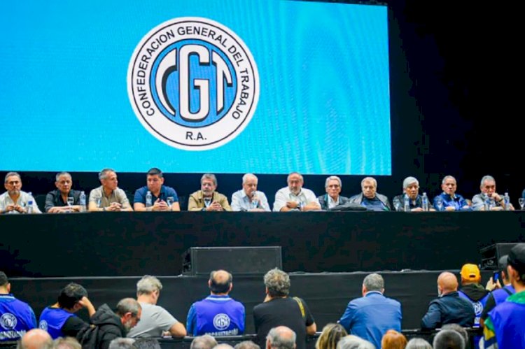 Antes de las negociaciones por la reforma laboral, la CGT eligió su nuevo triunvirato. Barrionuevo y UTA se fueron
