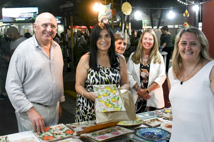 La vicegobernadora recorrió la Feria Navideña de Crespo