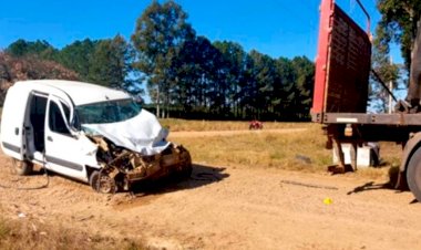 Esposo de intendenta entrerriana protagonizó violento choque contra un camión y fue trasladado al hospital