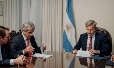 Frigerio firmó un convenio con el ministro Caputo que reconoce deudas a favor de Entre Ríos y transfiere inmuebles del Procrear