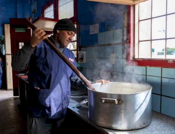 Provincia centralizará la provisión de alimentos para mil comedores escolares y dejará atrás las compras con tarjeta