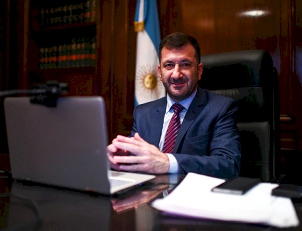 “De recaudar, sabe”: el chat que vuelve a poner a Kueider en el centro del caso Securitas