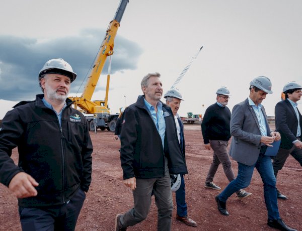 Frigerio entregó la adhesión al RINI a PTP Argentina, que invertirá 16 millones de dólares en el puerto de Ibicuy