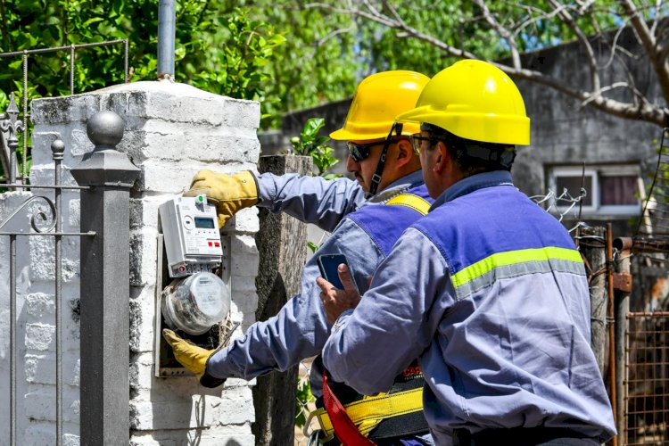Enersa da un paso histórico con la instalación de medidores inteligentes en Aldea Brasilera