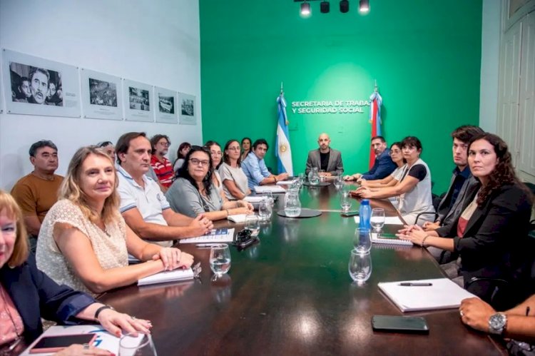 Tras el rechazo a la primera oferta, el Gobierno volvió a convocar a los gremios docentes